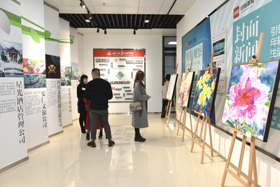 用&ldquo;花&rdquo;讀懂這座城 西部文化產業(yè)中心首場畫展揭幕